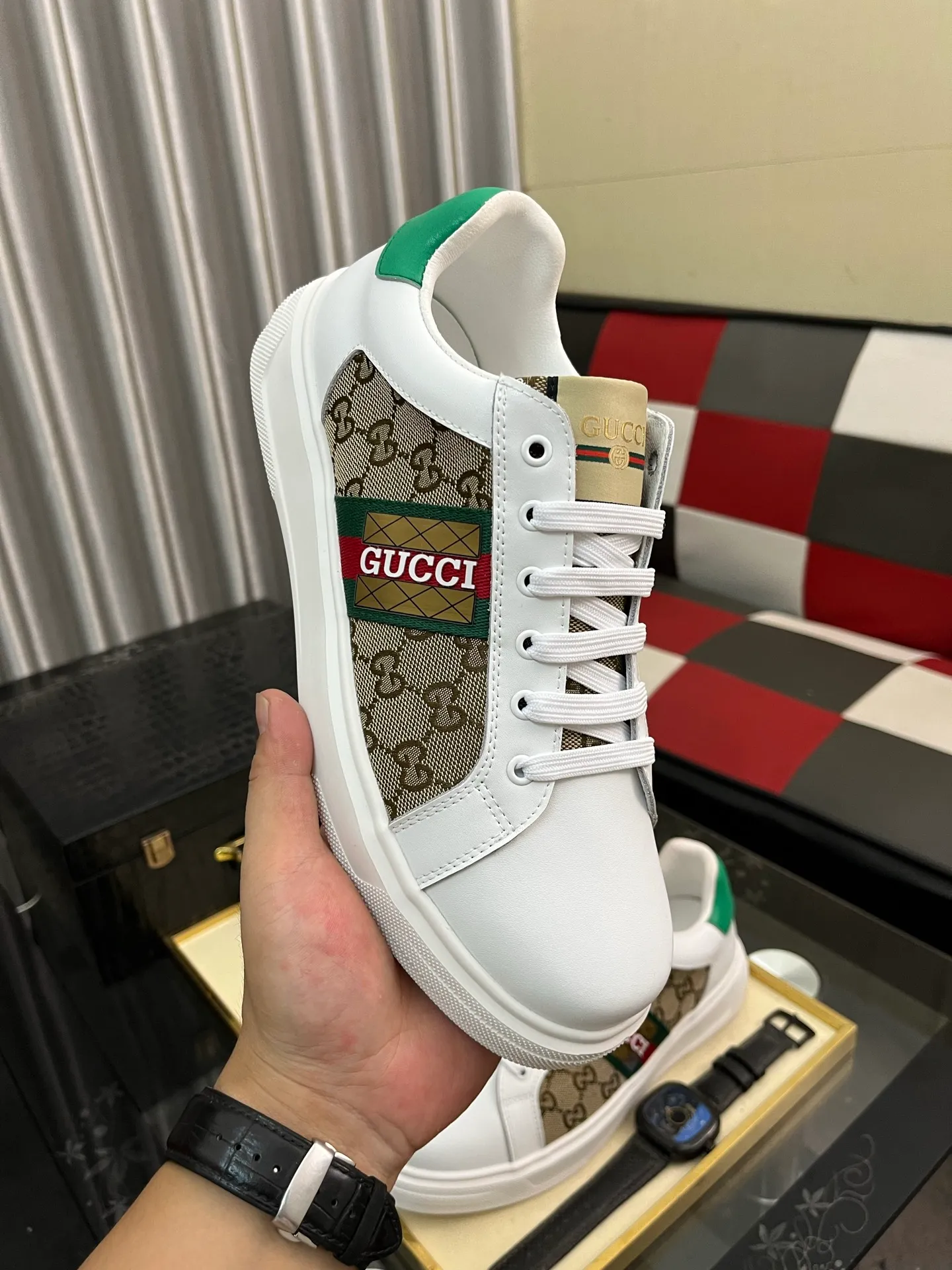 Men's shoes 💰420⌚️⌚️ [Gucci·Gucci] Original quality. ~ Unique modern style sneakers. 🏃A must-have casual shoe for trendy men😍😍 Original brand imported from Italy, imported original leather, sheep lining (refuses to discolor and grind feet) Sole: Original sole provided by the original factory, French lazy style design ⚠️Fit to the feet, original quality, super comfortable original sole. Code number: 38-442️⃣Colors available